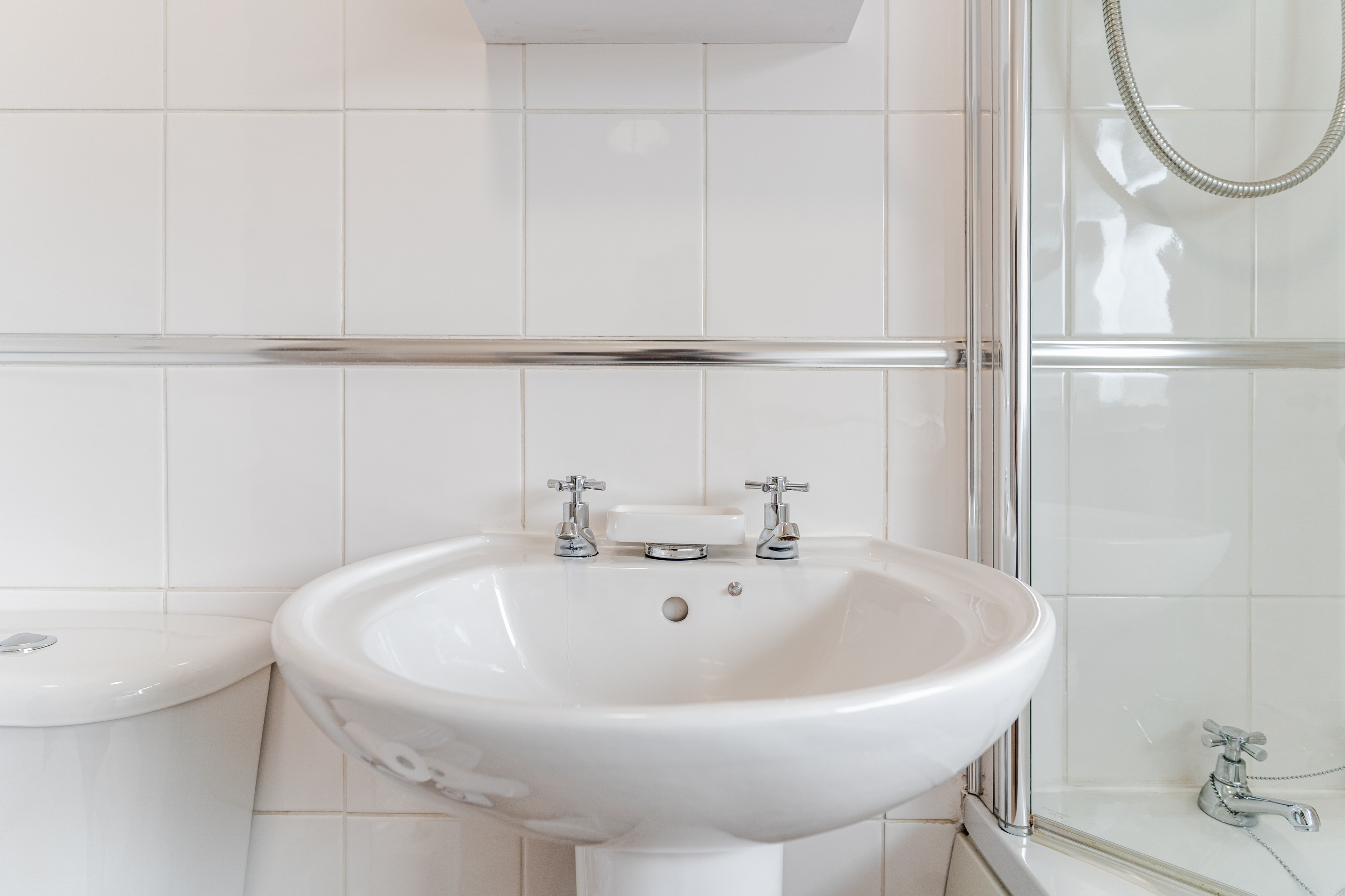 Bathroom sink and vanity area